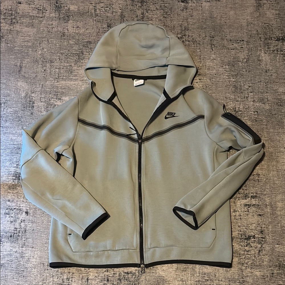 Nike tech fleece Large Mica Green/Black